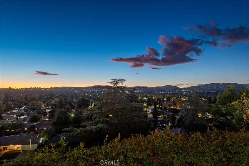 23534 Aetna St, Woodland Hills, CA 91367, Los Angeles, California, United States. - Photo 17
