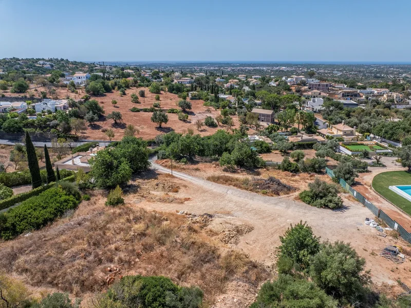 A Unique Plot with Approved Project