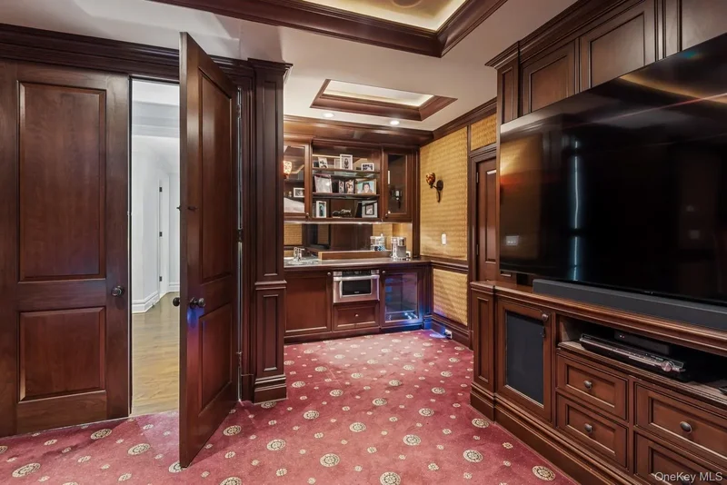 3 The Brae, Woodbury, New York, United States. - Photo 40