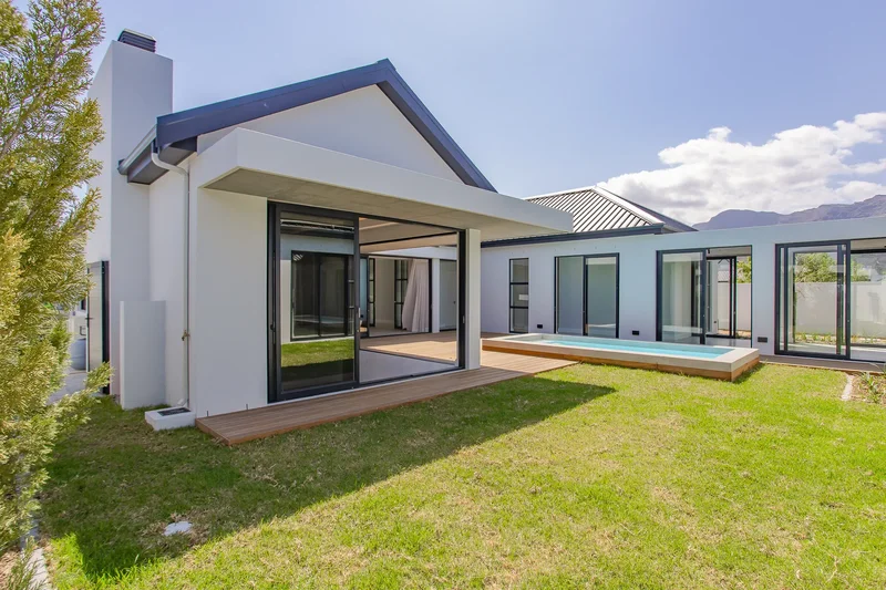 Paarl, Western Cape, South Africa. - Photo 12