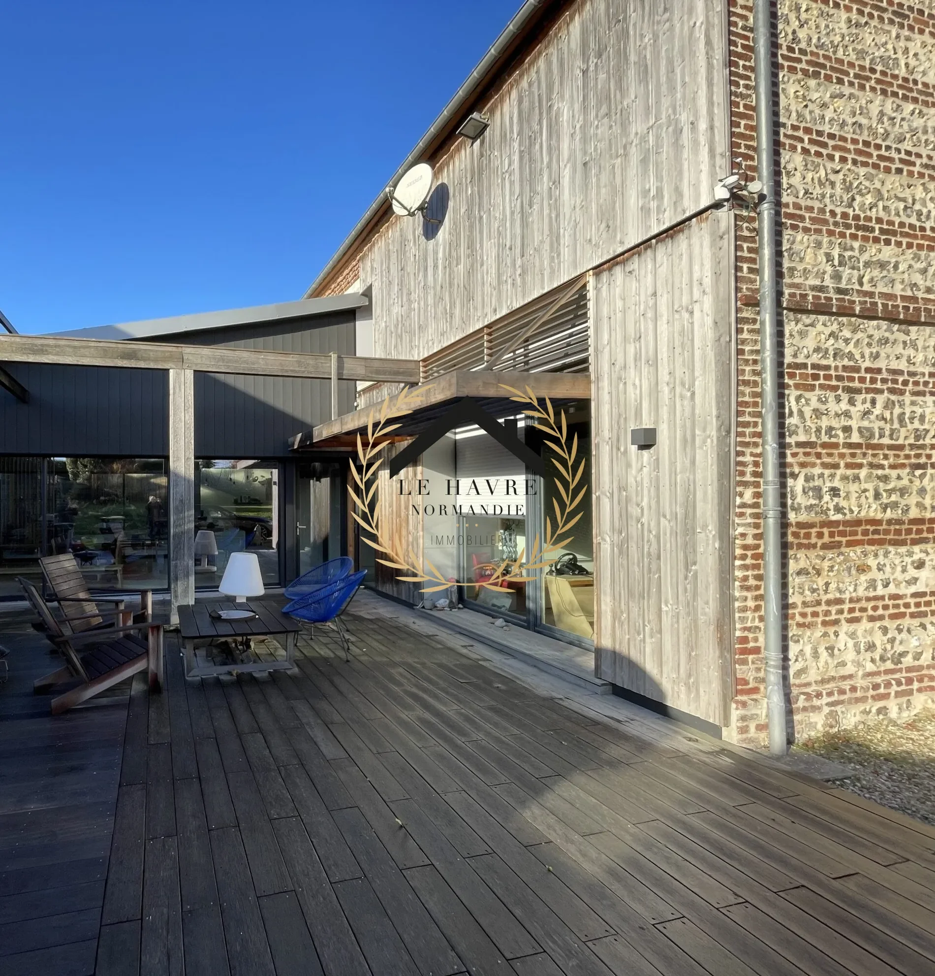 Exterior photo 1