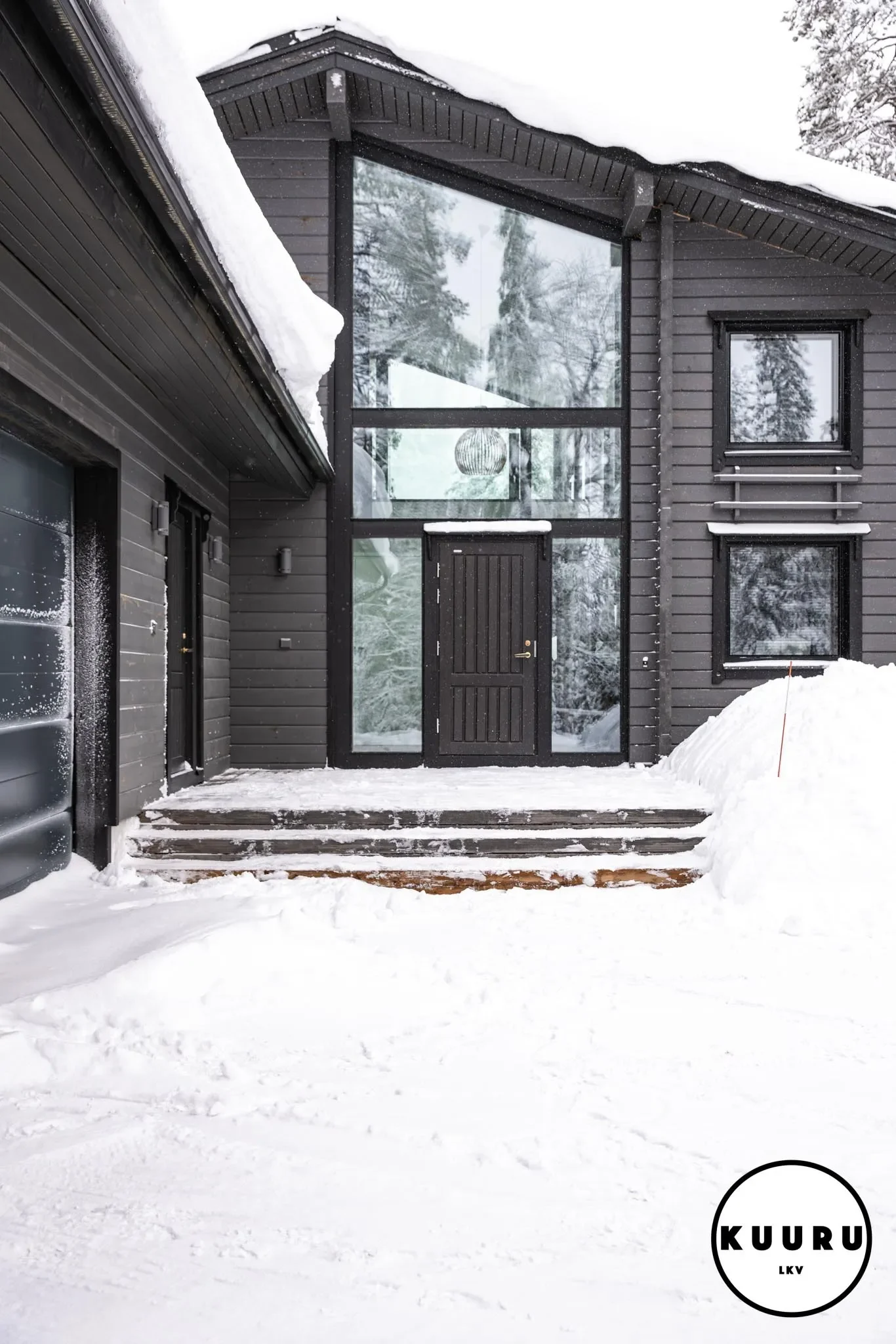 Exterior photo 4