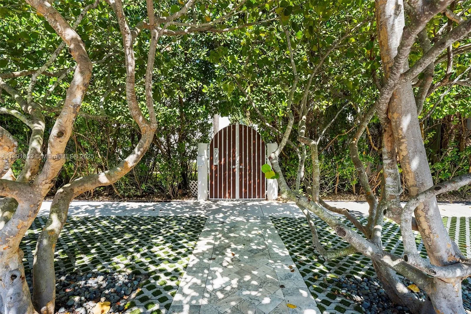 2701 N Bay Rd, Miami Beach, Florida, United States. - Photo 13