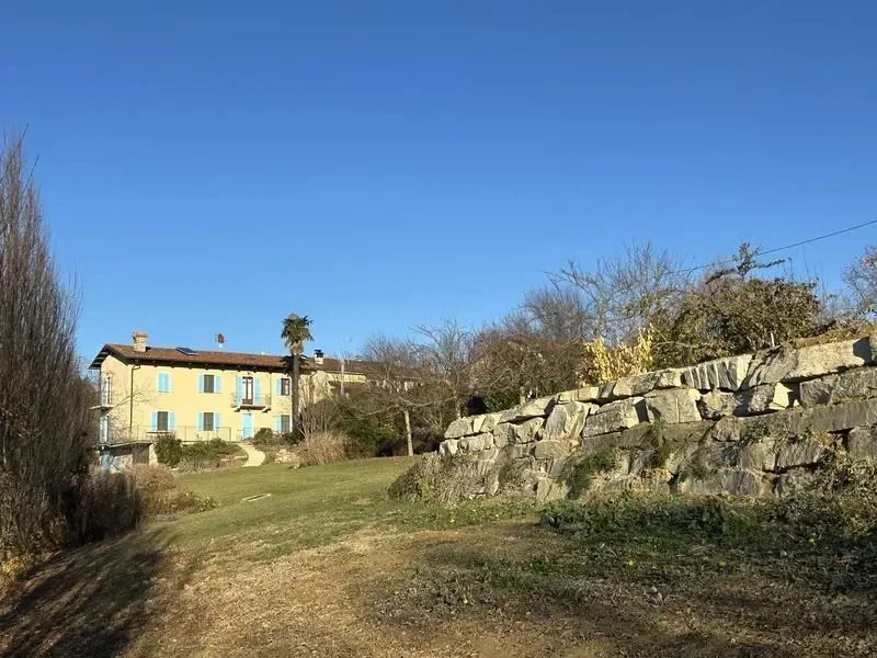 Exterior photo 4