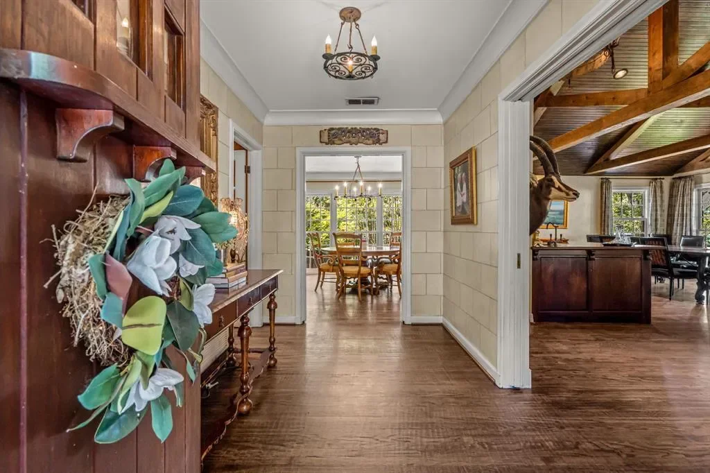 425 Crestwood Drive, Fort Worth, Texas, United States. - Photo 2