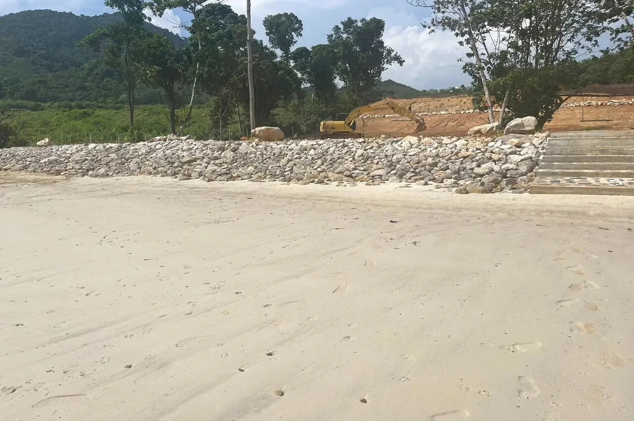 9 rai (14186 m2) of Beachfront Land in Koh Jum Krabi // Great Location For Hotel or Luxury Villas