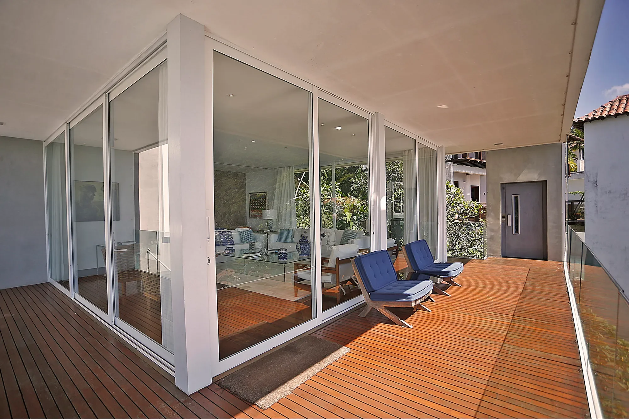 Exterior photo 9