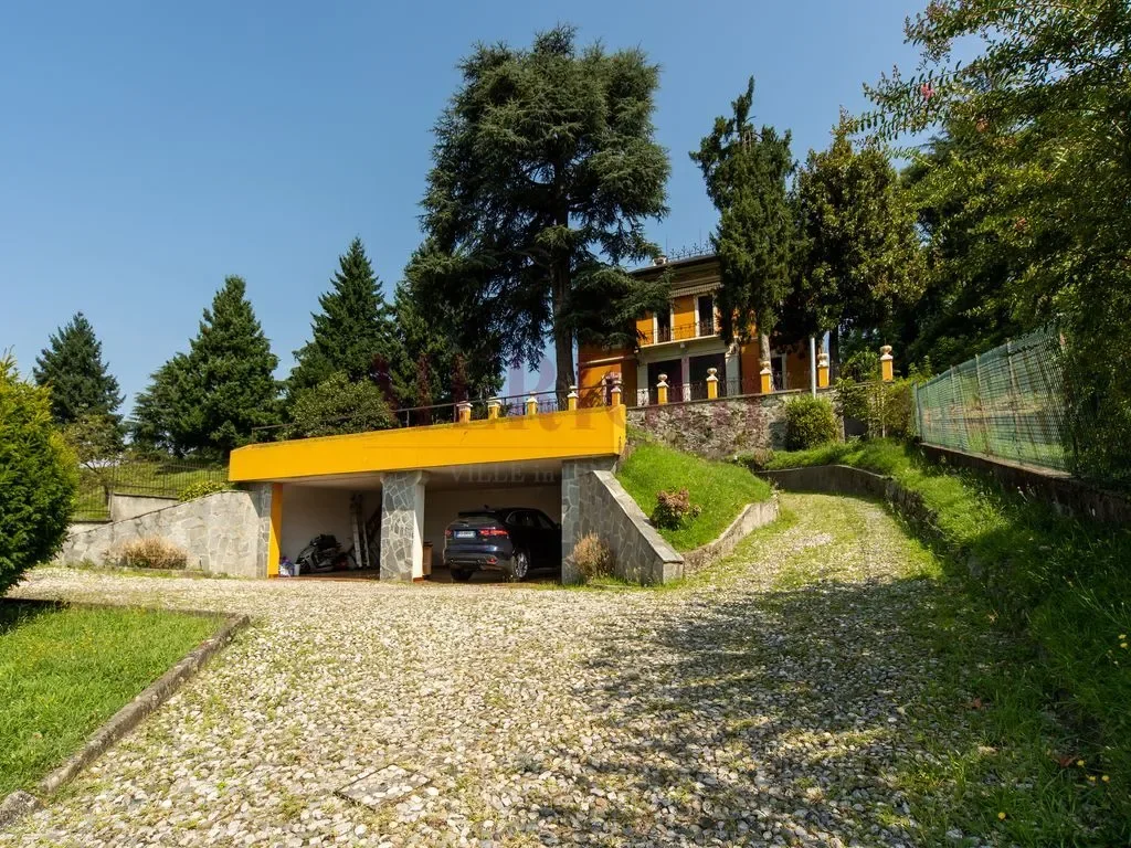 Via 1º Maggio, Oggiono, Lombardy, Italy. - Photo 6