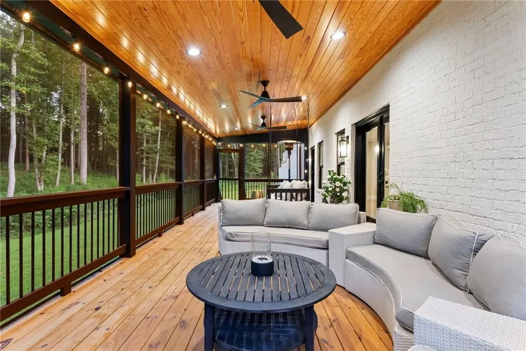 Exterior photo 7