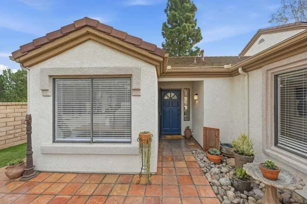 Exterior photo 4