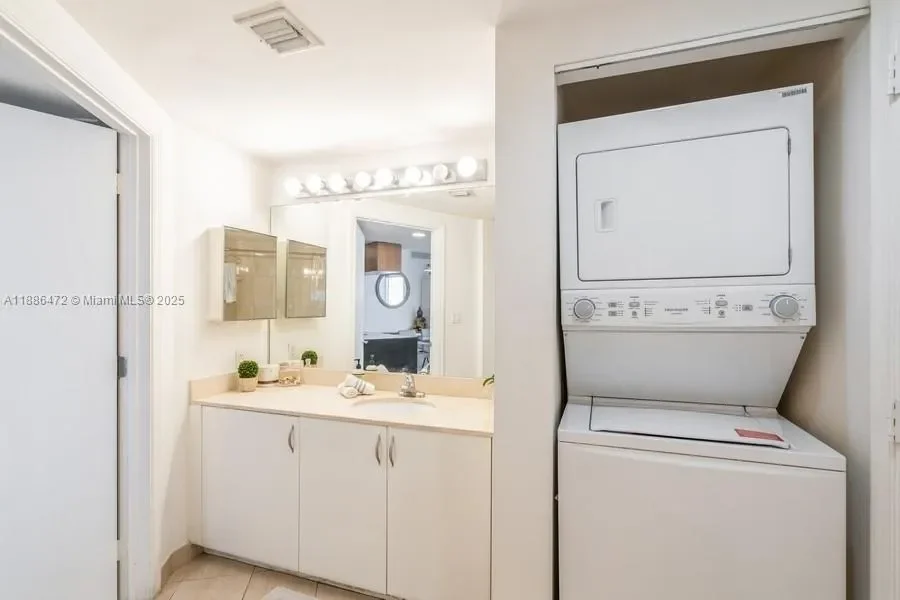 1750 N Bayshore Dr, Miami, Florida, United States. - Photo 12