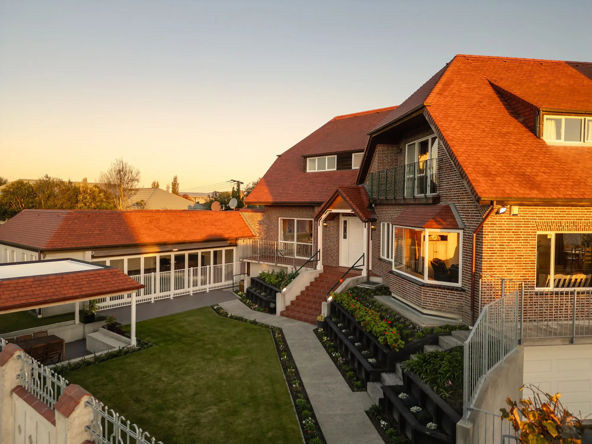 Exterior photo 2