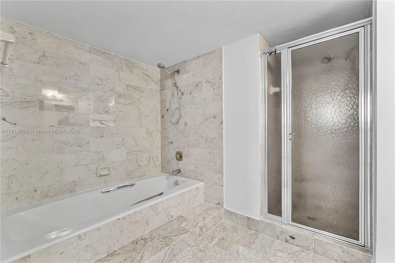 2575 S Bayshore Dr 15B, Miami, Florida, United States. - Photo 15