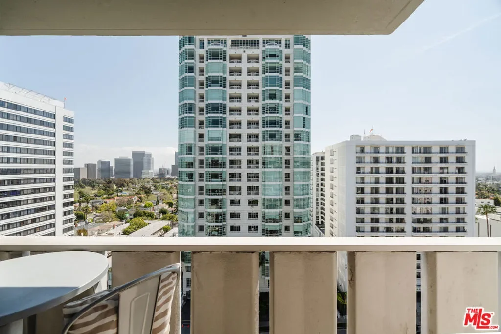 10375 Wilshire Boulevard 11H, Los Angeles, California, United States. - Photo 22