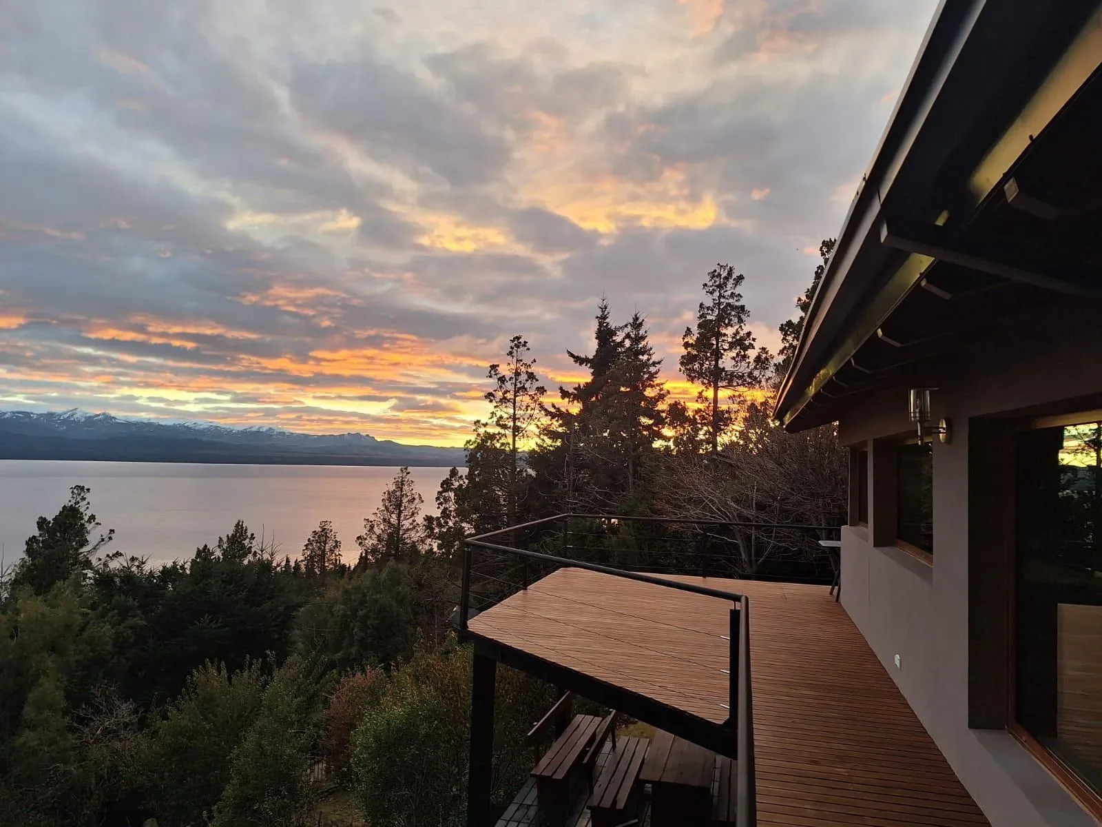 VENTA - Exclusiva casa de 8 ambientes, 5 dormitorios, 6 baños en barrio Las Vertientes, Bariloche, San Carlos de Bariloche, Río Negro, Argentina. - Photo 4