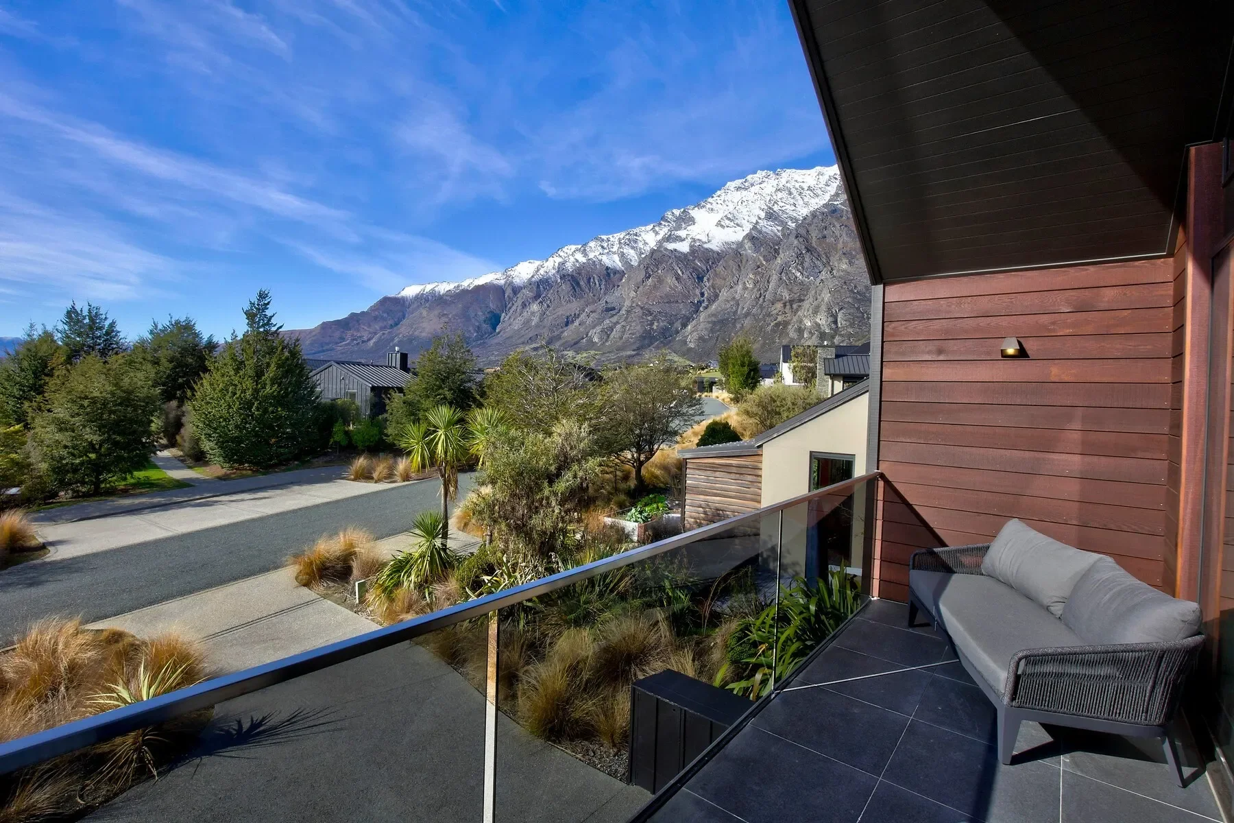 Exterior photo 2