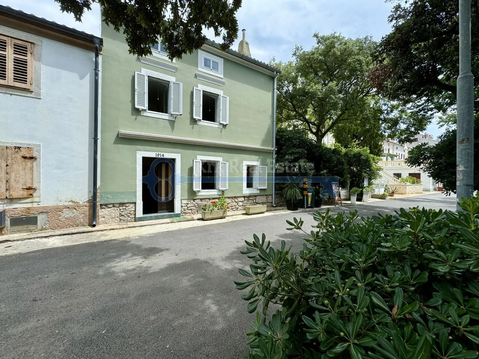 Gallery photo 2
