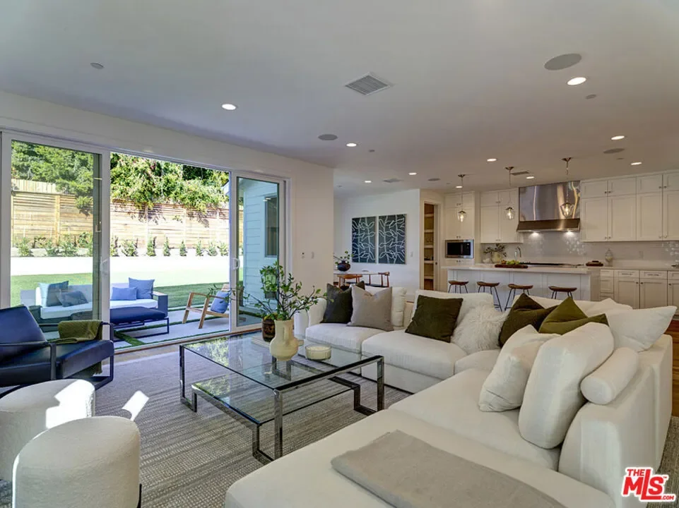 4747 Ambrose Avenue, Los Angeles, California, United States. - Photo 14