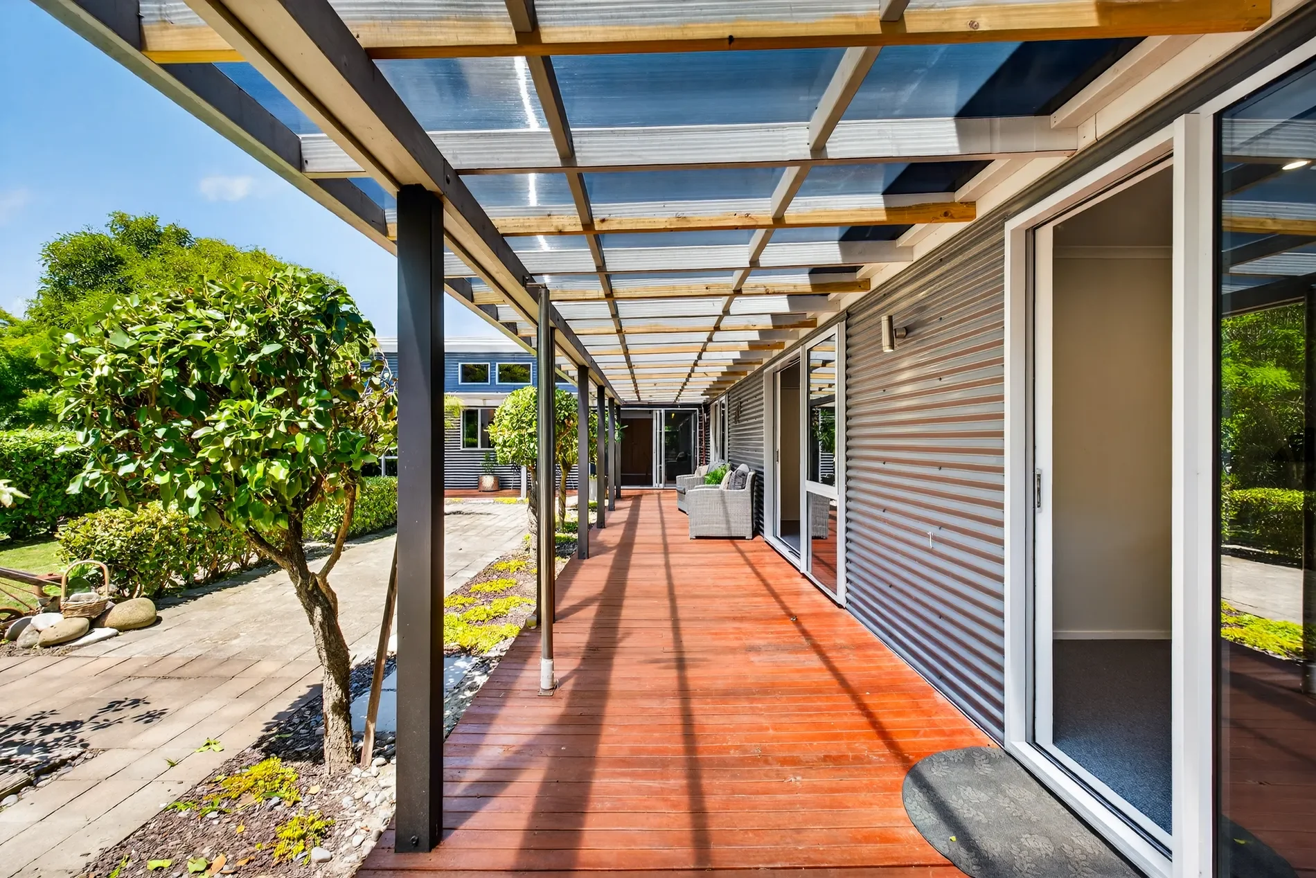 Exterior photo 4