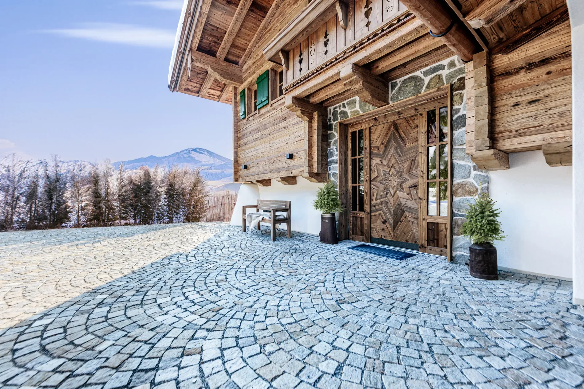 Exterior photo 2
