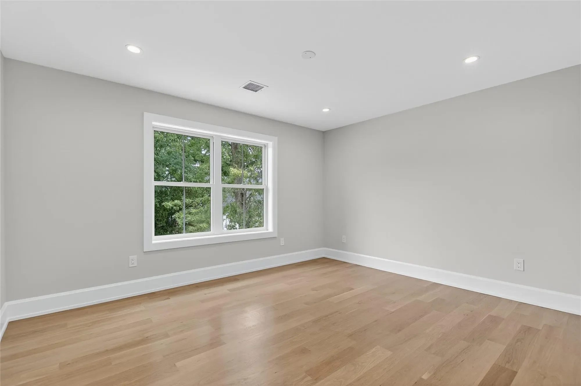 1585 Dewey Avenue , Bellmore, NY 11710, Bellmore, New York, United States. - Photo 27