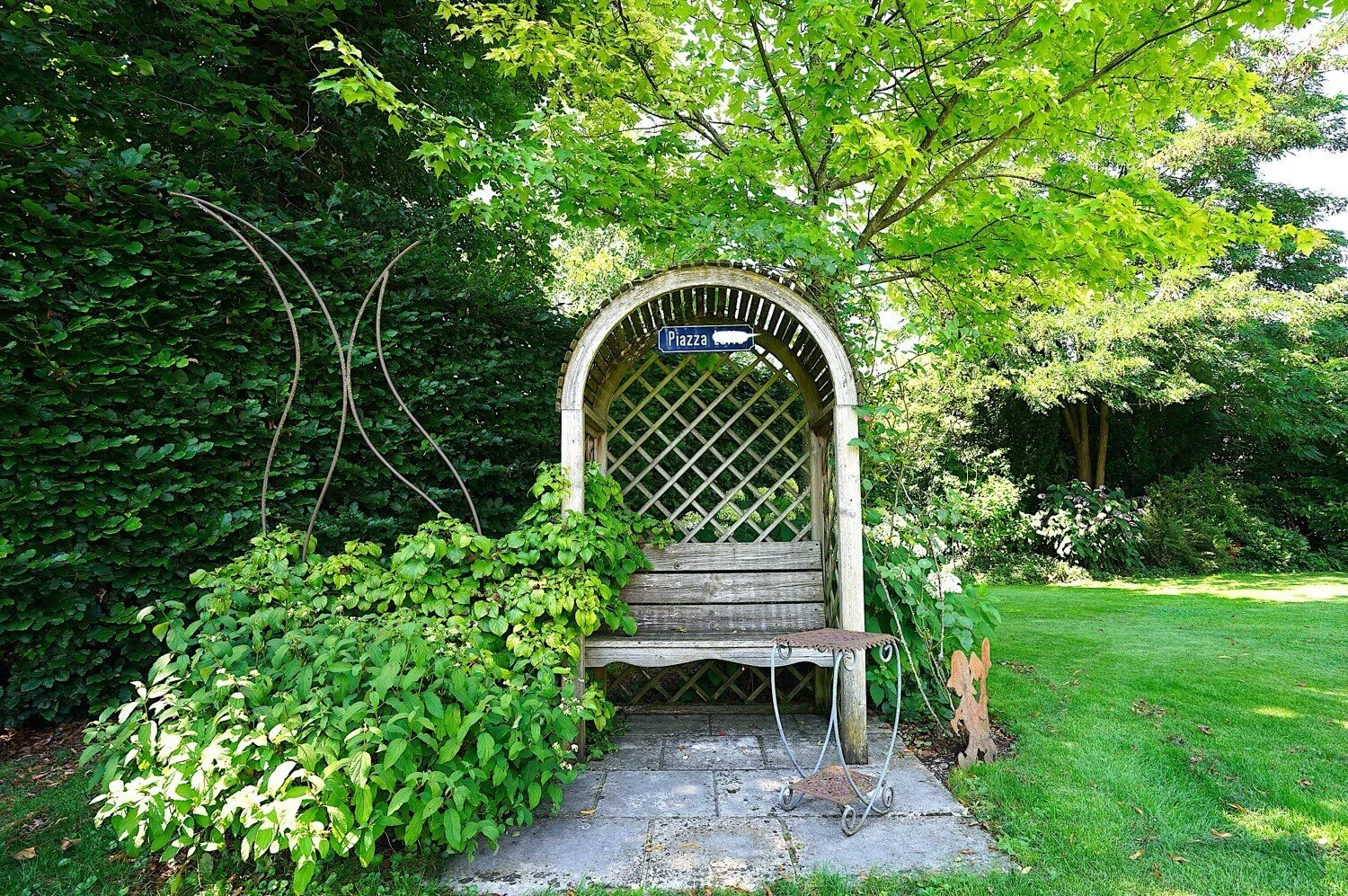 Exterior photo 2