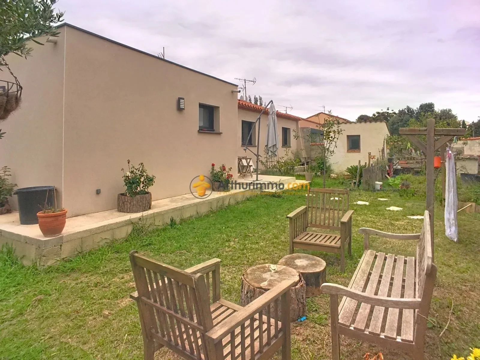 Exterior photo 3