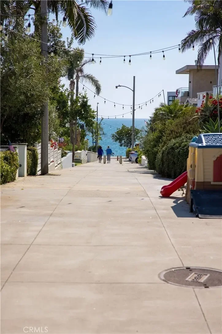 404 16th Street, Manhattan Beach, California, United States. - Photo 48