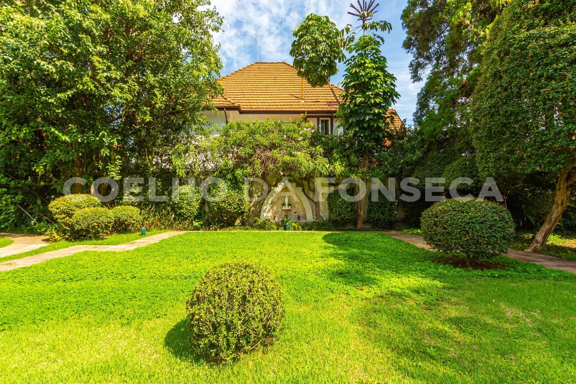 Exterior photo 8