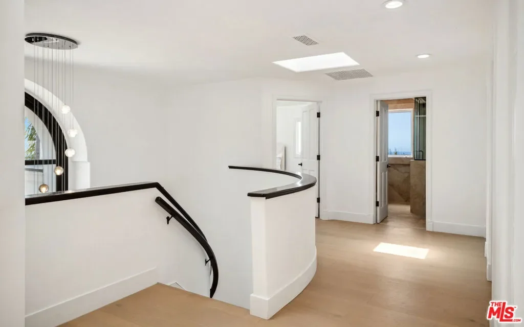 29675 Harvester Road, Malibu, California, United States. - Photo 22