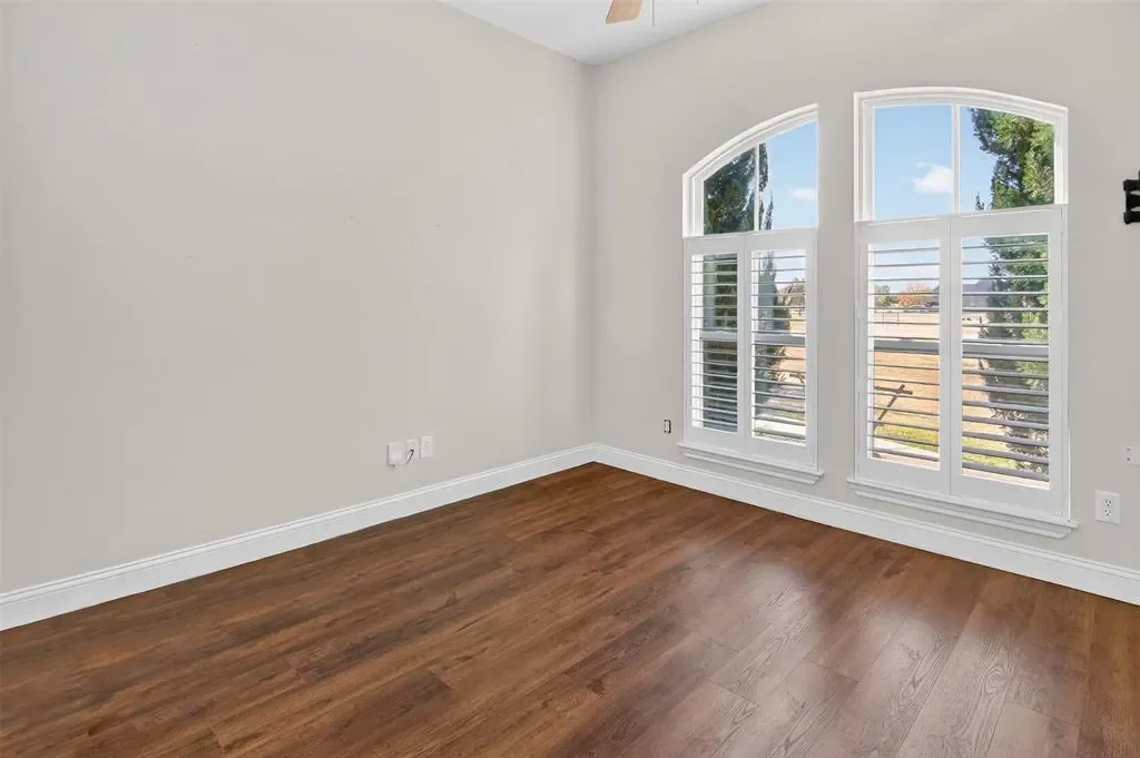 1007 Bentwater Parkway, Granbury, Texas, United States. - Photo 17