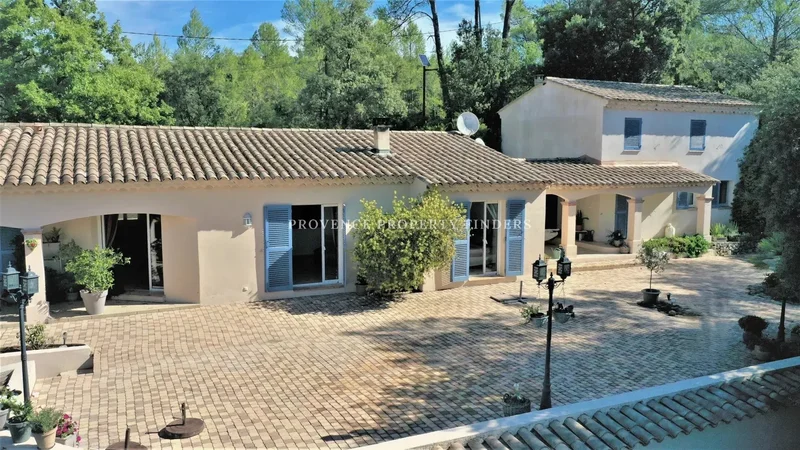 Experience Provence: Villa of approximately 200 m² with Two Apartments