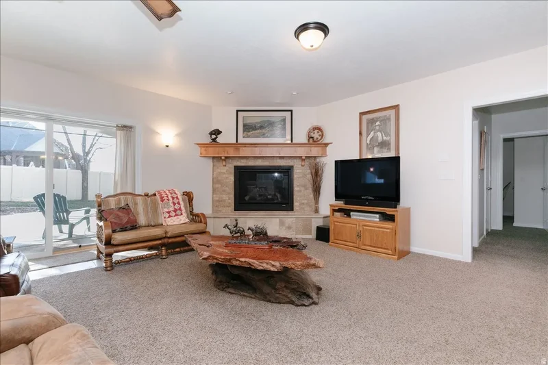 600 E 100 S, Hyde Park, Utah, United States. - Photo 39
