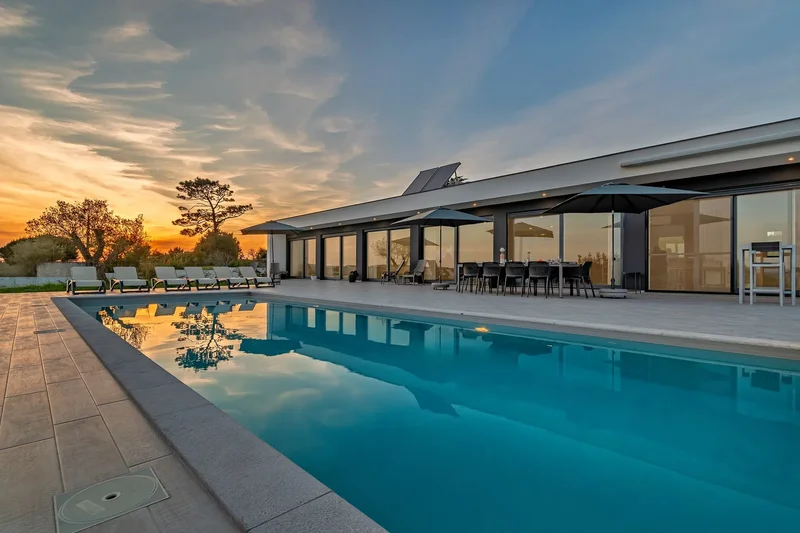 Luxury villa surrounded by nature set on 6920m² of land