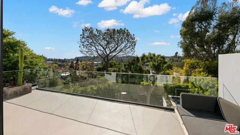 2457 Hidalgo Avenue, Los Angeles, California, United States. - Photo 15