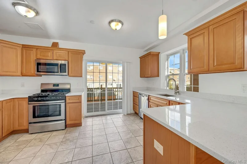 822 Hollywood Avenue, New York, New York, United States. - Photo 7