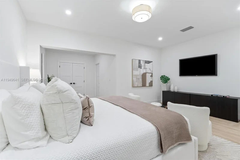 420 NE 55th Ter, Miami, Florida, United States. - Photo 11