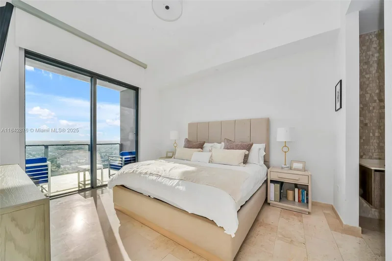 88 SW 7th St 4004, Miami, Florida, United States. - Photo 14