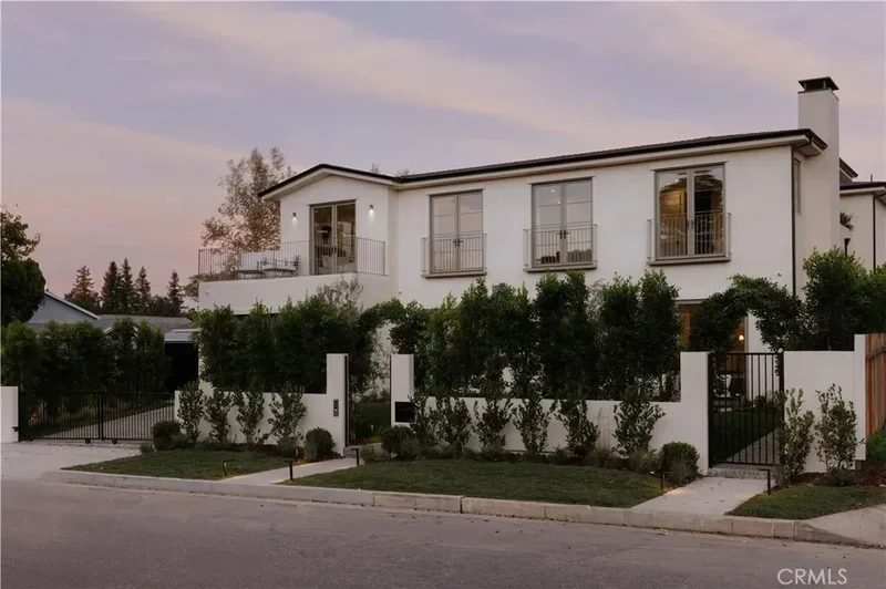4748 Noble Avenue, Los Angeles, California, United States. - Photo 2