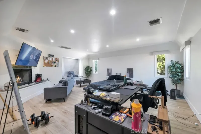 10122 Jovita Avenue, Los Angeles, California, United States. - Photo 13