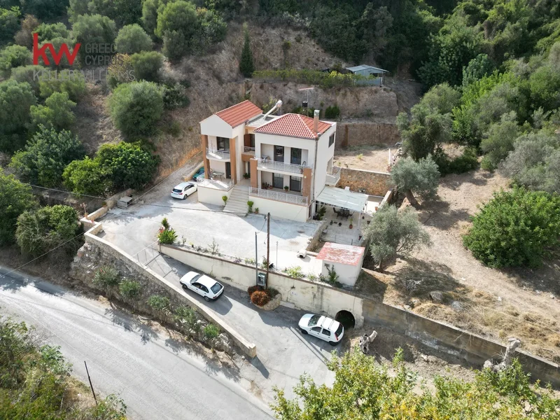 Maisonette 162 sq.m. & Independent Apartment 105 sq.m., on a 2,346 sq.m. Plot in Platanias, €470,000
