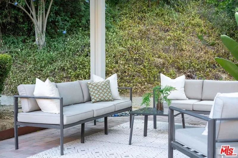 3831 Saint Johnswood Drive, Los Angeles, California, United States. - Photo 21