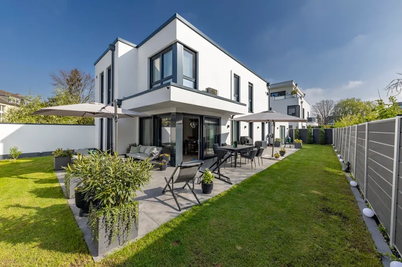 Meerbusch, North Rhine-Westphalia, Germany. - Photo 1