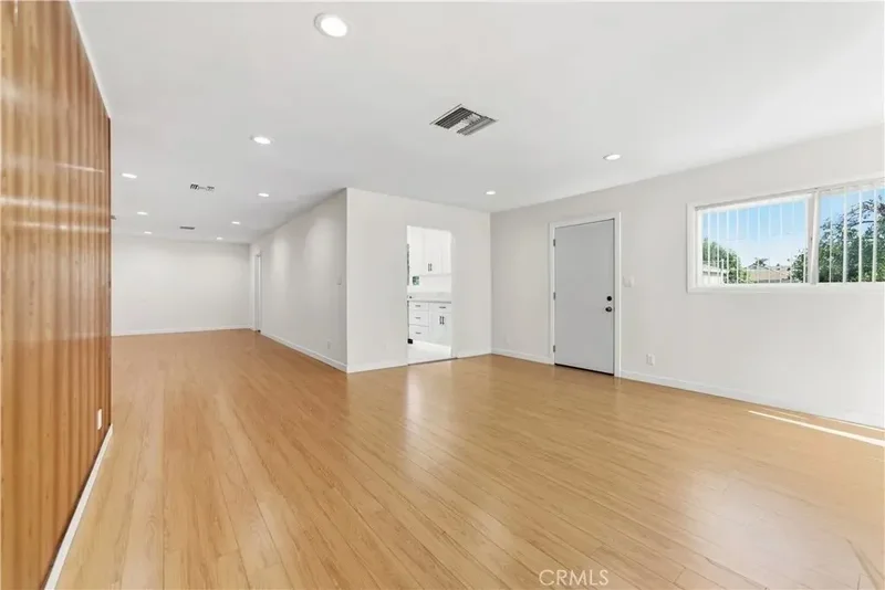 15210 Cohasset Street, Los Angeles, California, United States. - Photo 26