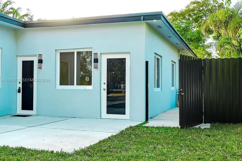 588 Palmetto Dr, Miami Springs, Florida, United States. - Photo 4