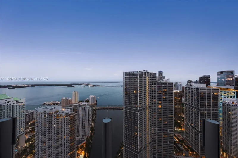 300 Biscayne Blvd Way 5205W, Miami, Florida, United States. - Photo 34