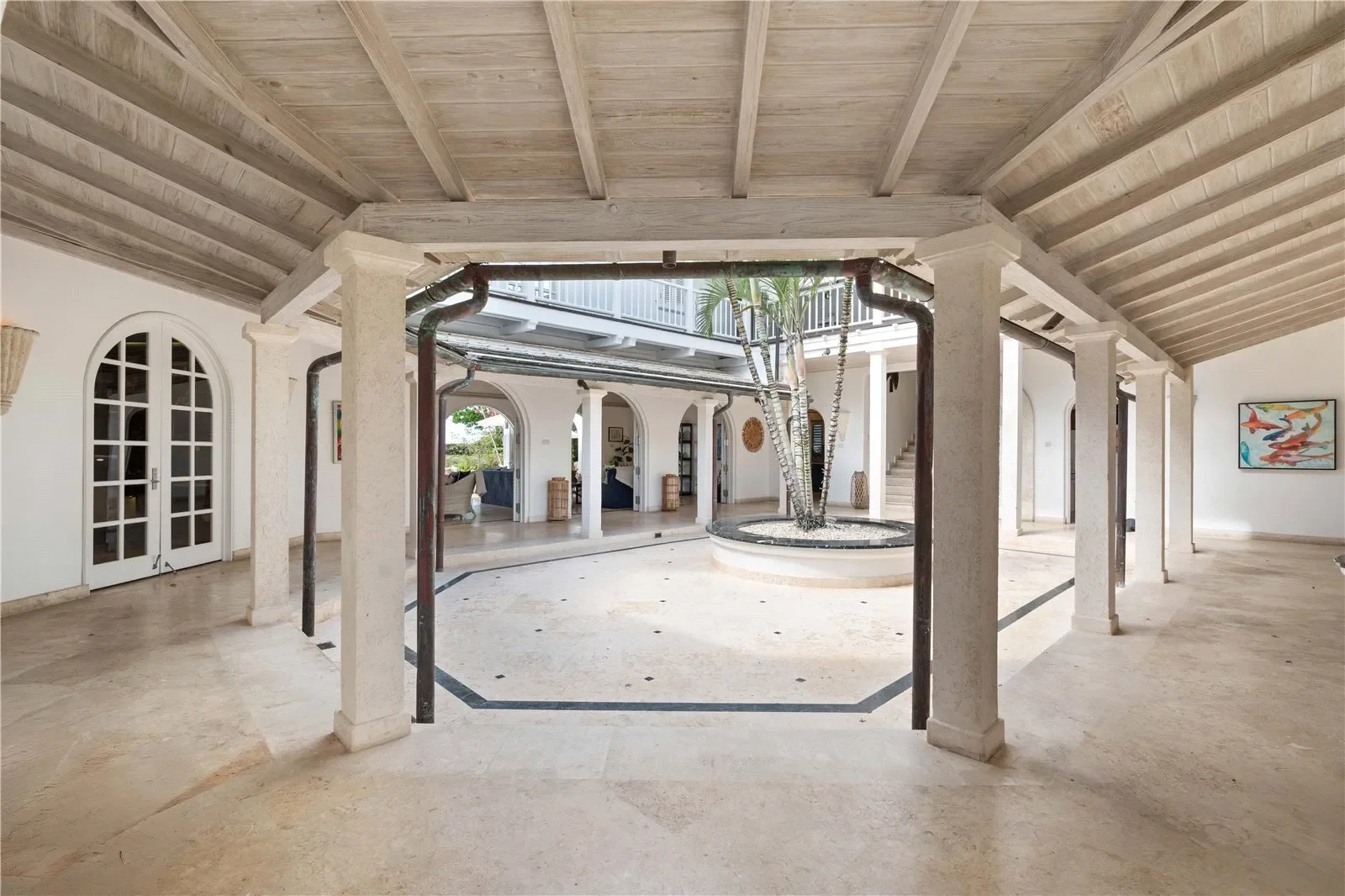 Exterior photo 4