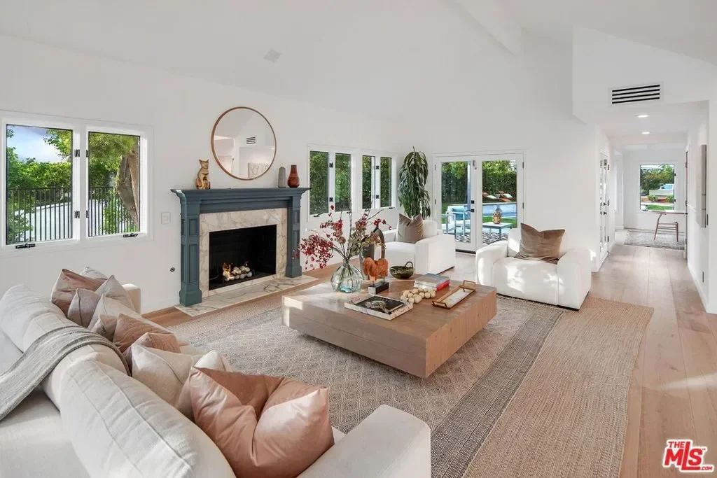 4050 Clarinda Drive, Los Angeles, California, United States. - Photo 10