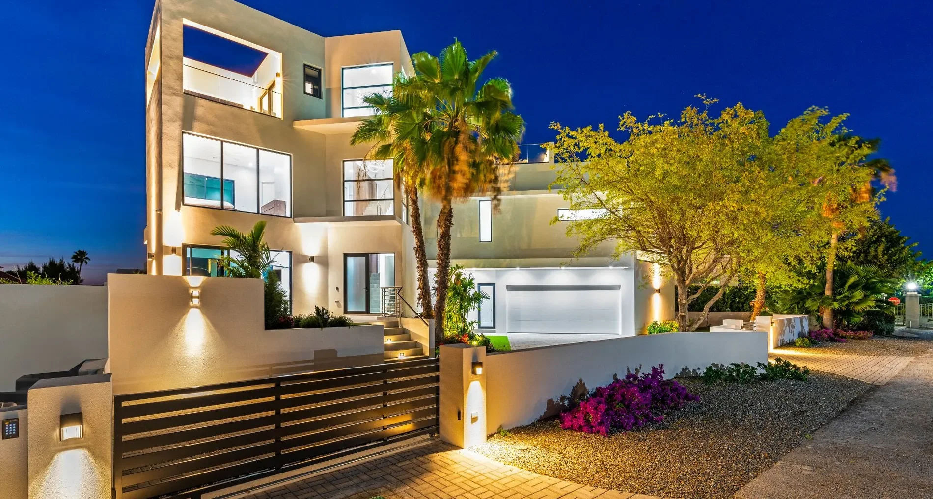 Exterior photo 8