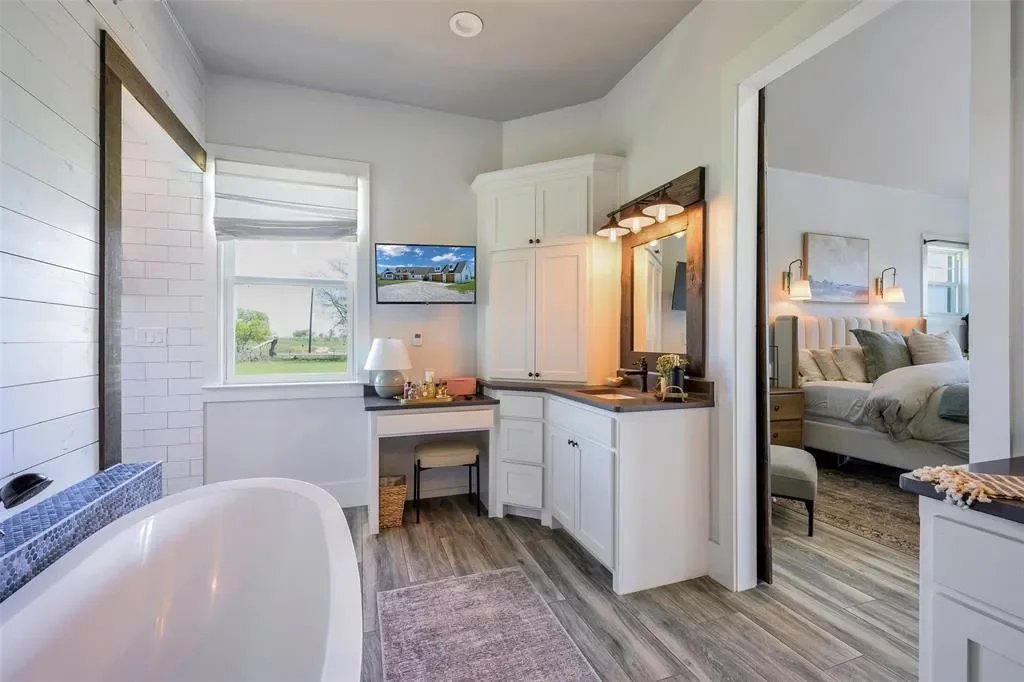 12345 Flow Road, Krum, Texas, United States. - Photo 18